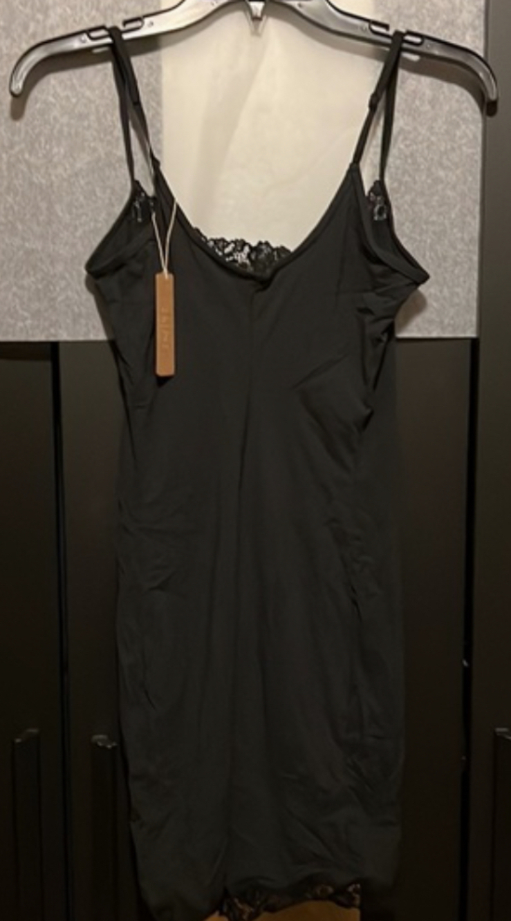 SKIMS FITS EVERYBODY SHORT LACE SLIP DRESS NWT - Picture 2 of 3